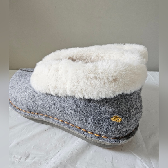 CLARKS Cloudsteppers Women's Gray Step Flow Low Indoor Outdoor Slippers - Picture 2 of 9